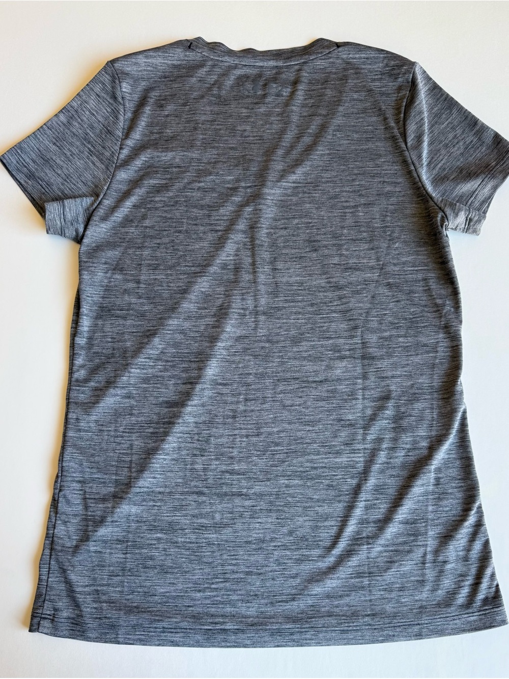 Under Armour HeatGear Women's Medium Gray
Loose Fit V-Neck Athletic Shirt - Picture 3 of 7